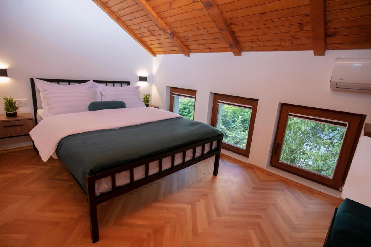 Grand Boutique Hotel พริสตีนา ภายนอก รูปภาพ