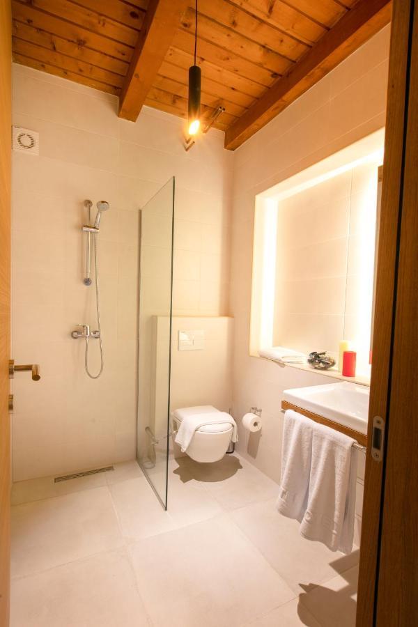 Grand Boutique Hotel พริสตีนา ภายนอก รูปภาพ