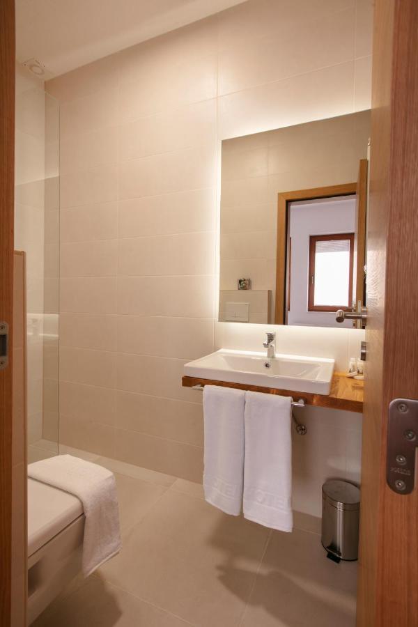 Grand Boutique Hotel พริสตีนา ภายนอก รูปภาพ