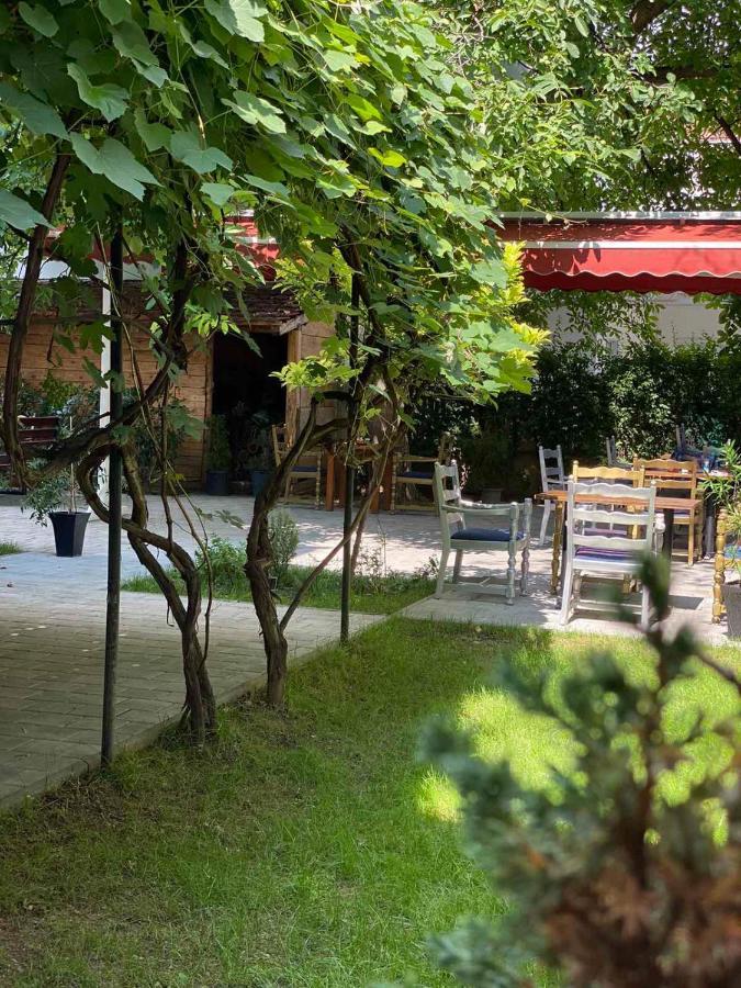 Grand Boutique Hotel พริสตีนา ภายนอก รูปภาพ