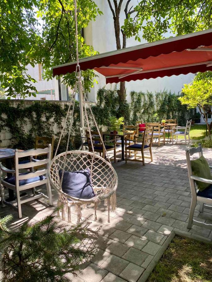 Grand Boutique Hotel พริสตีนา ภายนอก รูปภาพ