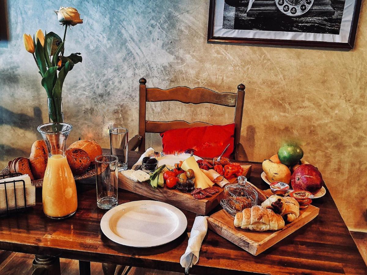 Grand Boutique Hotel พริสตีนา ภายนอก รูปภาพ