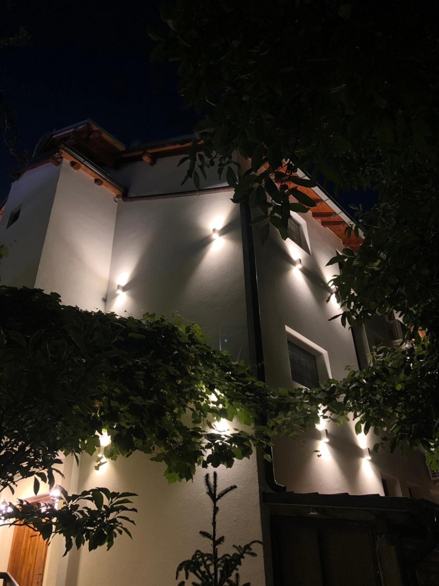 Grand Boutique Hotel พริสตีนา ภายนอก รูปภาพ