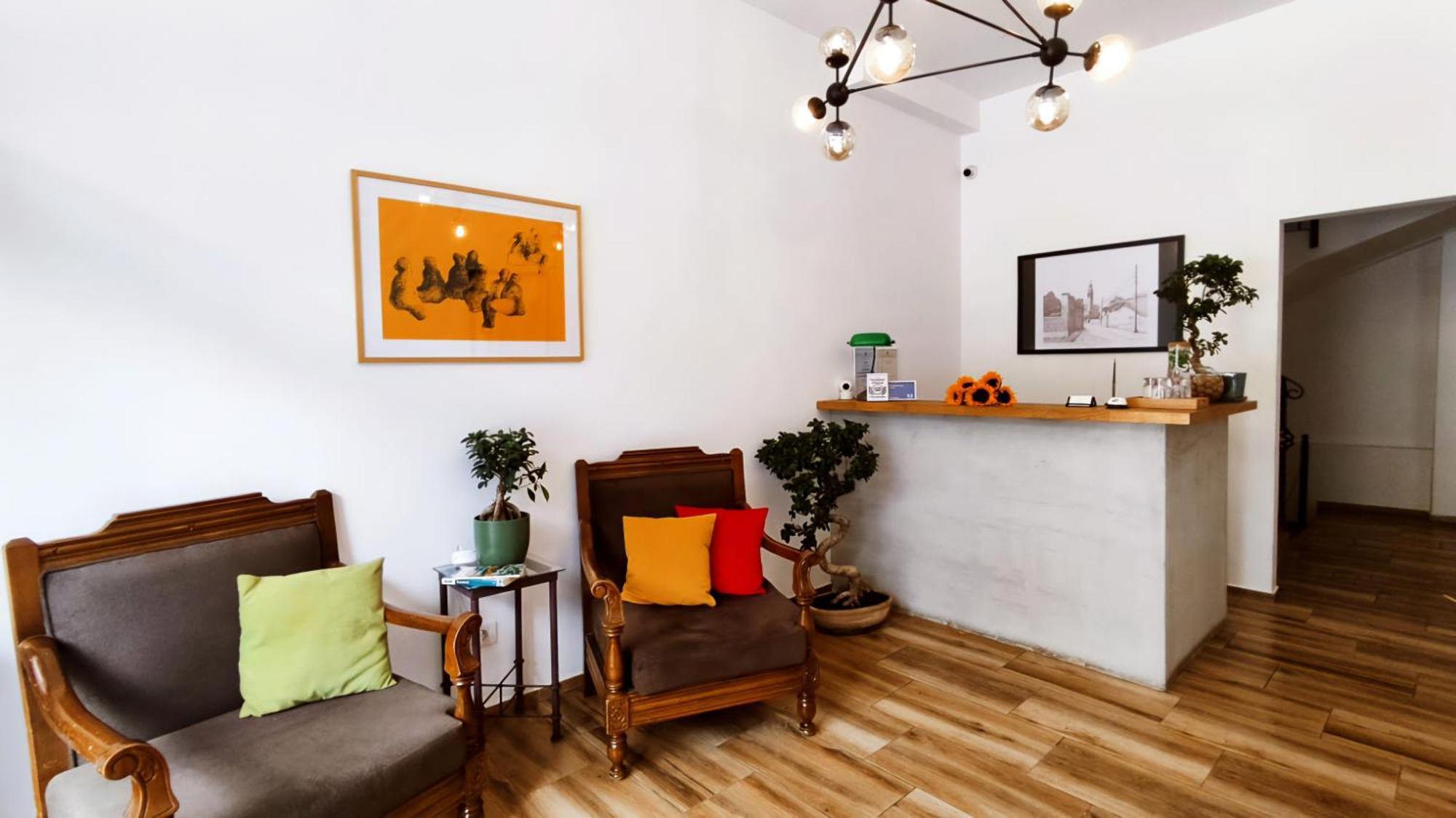 Grand Boutique Hotel พริสตีนา ภายนอก รูปภาพ